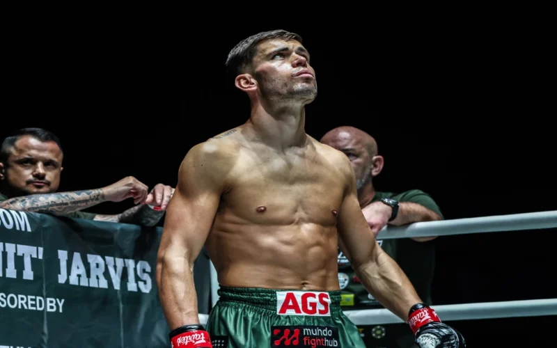 علاقة جورج جارفيس مع الابن تقوده اليوم للتحدي على اللقب العالمي بأقوى حماسة